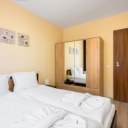 Nomad Haven: 1Bd Flat With Balcony & Desk Apartamento Sófia Exterior foto